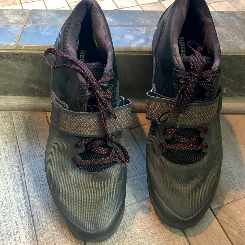 Reebok CrossFit lift shoes 11.5  like new black camo Velcro cross strap